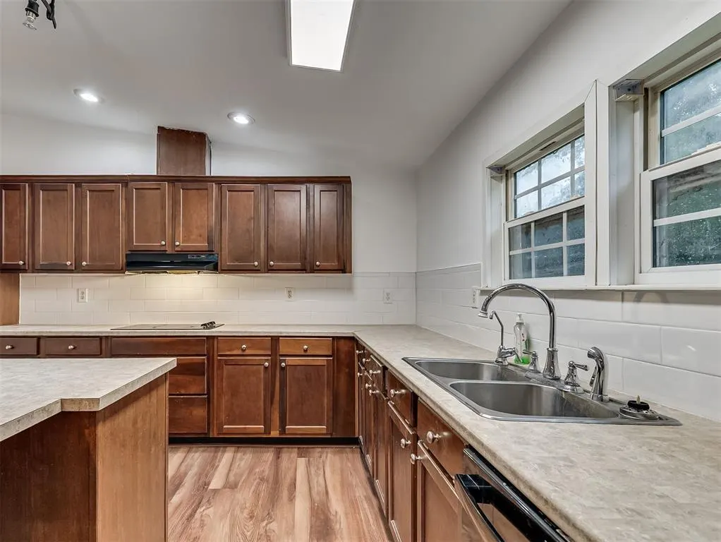 Photo 12 — 516 S Richland Road, Yukon, OK 73099