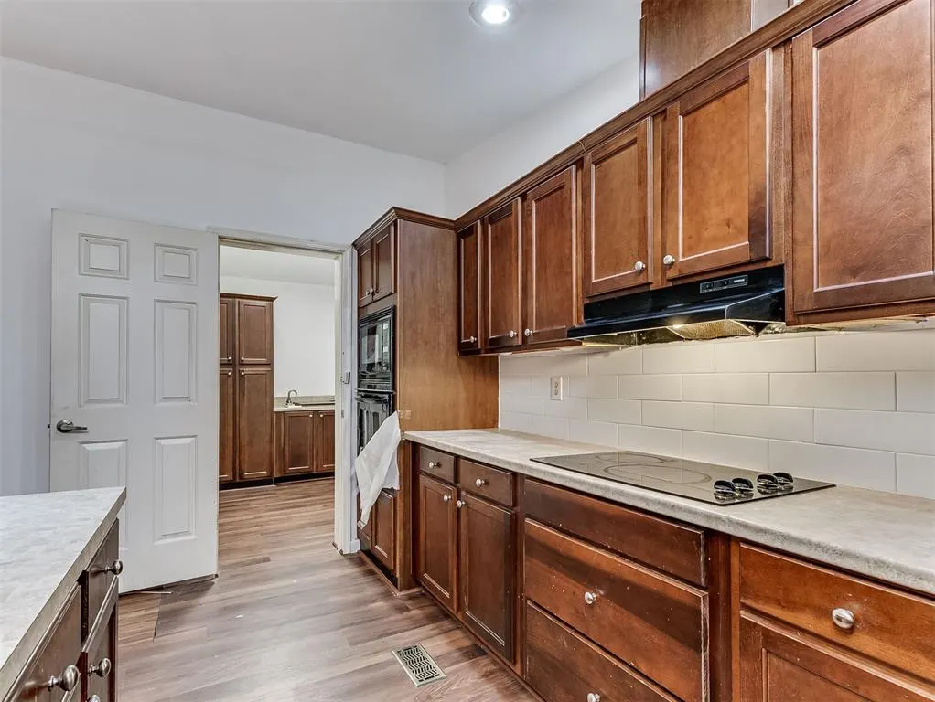 Photo 13 — 516 S Richland Road, Yukon, OK 73099