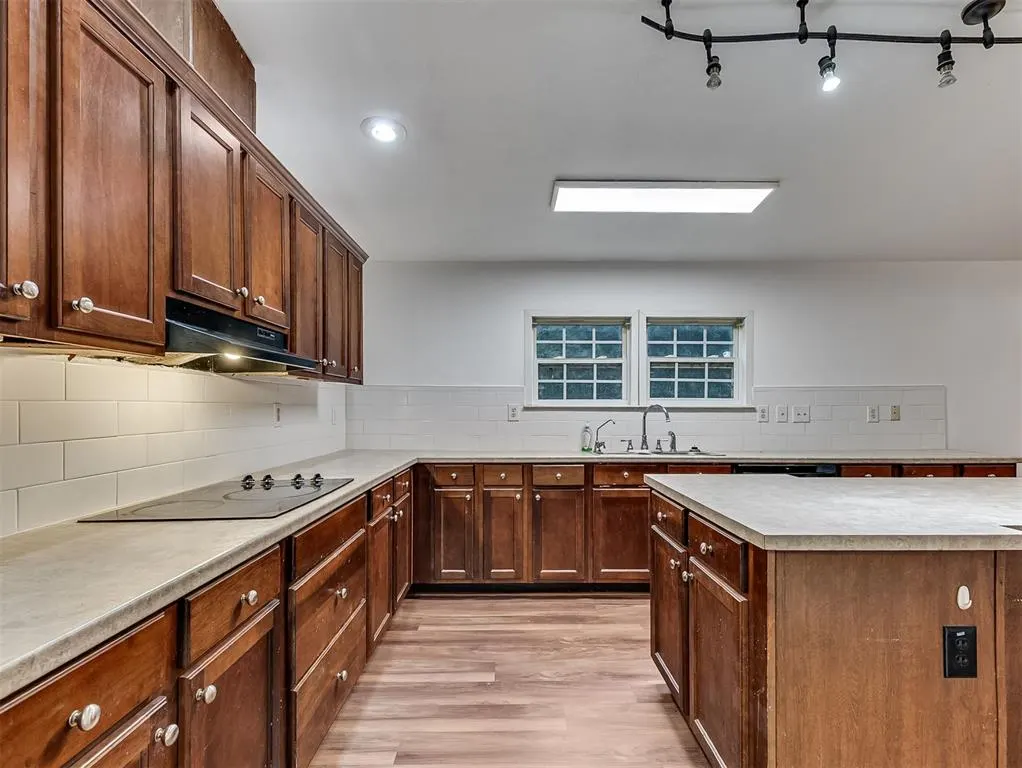 Photo 14 — 516 S Richland Road, Yukon, OK 73099