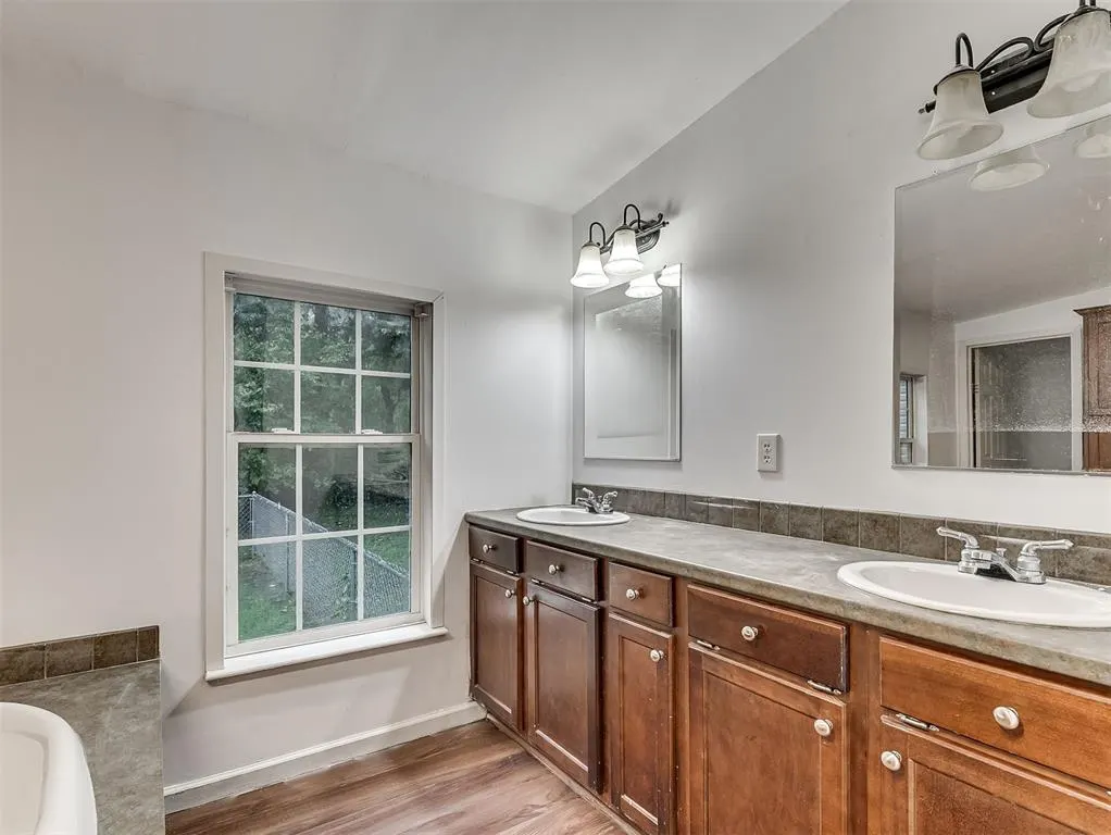 Photo 19 — 516 S Richland Road, Yukon, OK 73099
