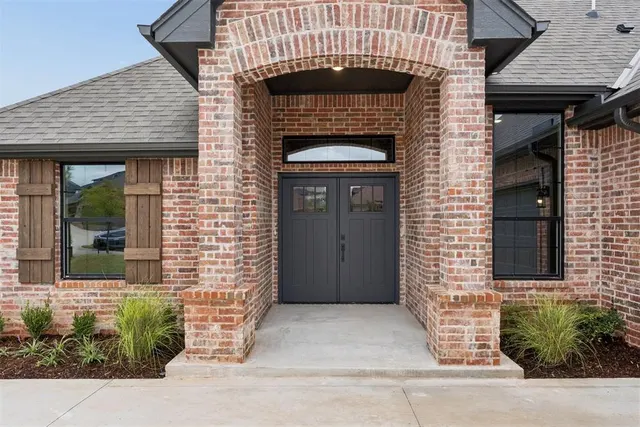 Photo 2 — 2132 Santa Monica Street, Edmond, OK 73034