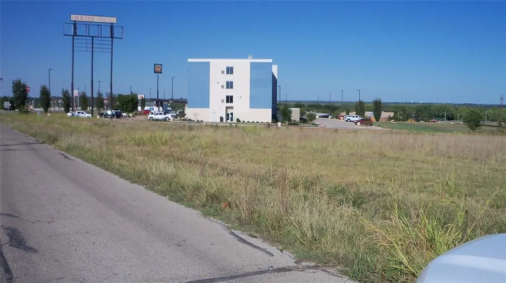 Front exterior — 2215 S Weedn Boulevard, Purcell, OK 73080