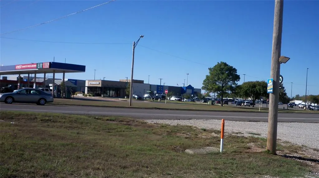 Photo 13 — 2215 S Weedn Boulevard, Purcell, OK 73080