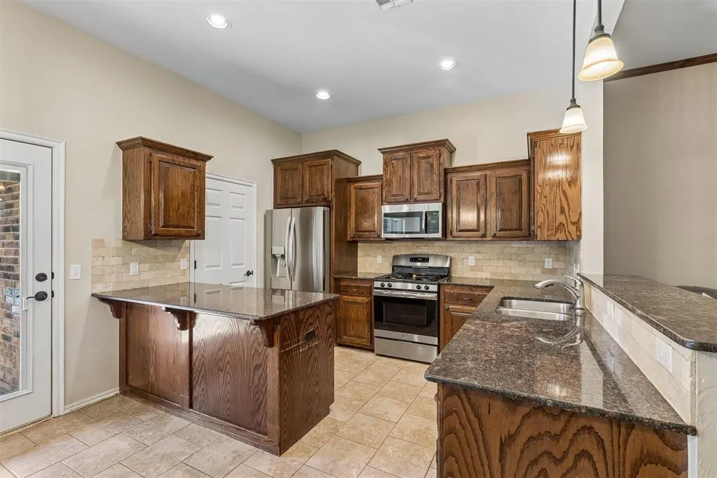 Photo 7 — 8012 Kaden Road, Oklahoma City, OK 73132