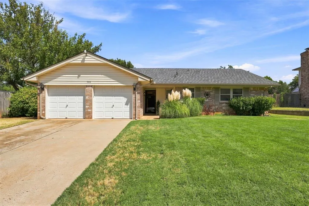 Front exterior — 900 John F Kroutil Drive, Yukon, OK 73099
