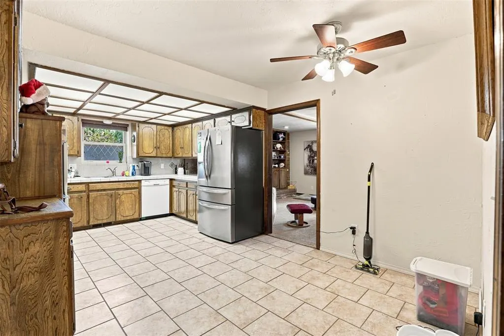 Photo 8 — 900 John F Kroutil Drive, Yukon, OK 73099