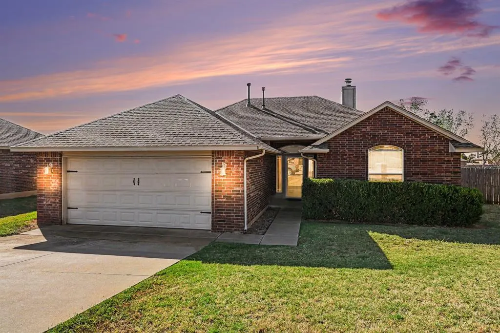 Front exterior — 986 Olde Town Drive, Piedmont, OK 73078
