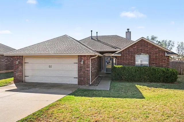 Photo 2 — 986 Olde Town Drive, Piedmont, OK 73078