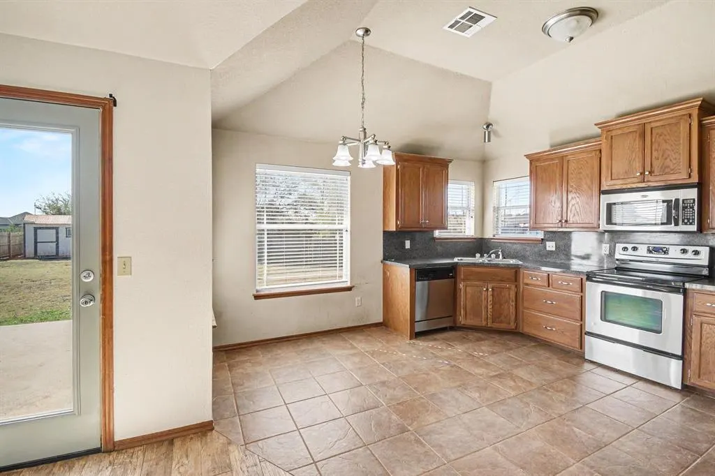 Photo 13 — 986 Olde Town Drive, Piedmont, OK 73078