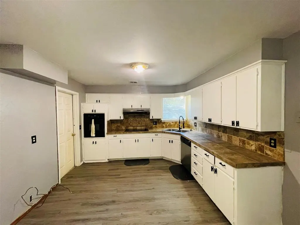 Photo 3 — 1329 NW 105th Terrace, Oklahoma City, OK 73114