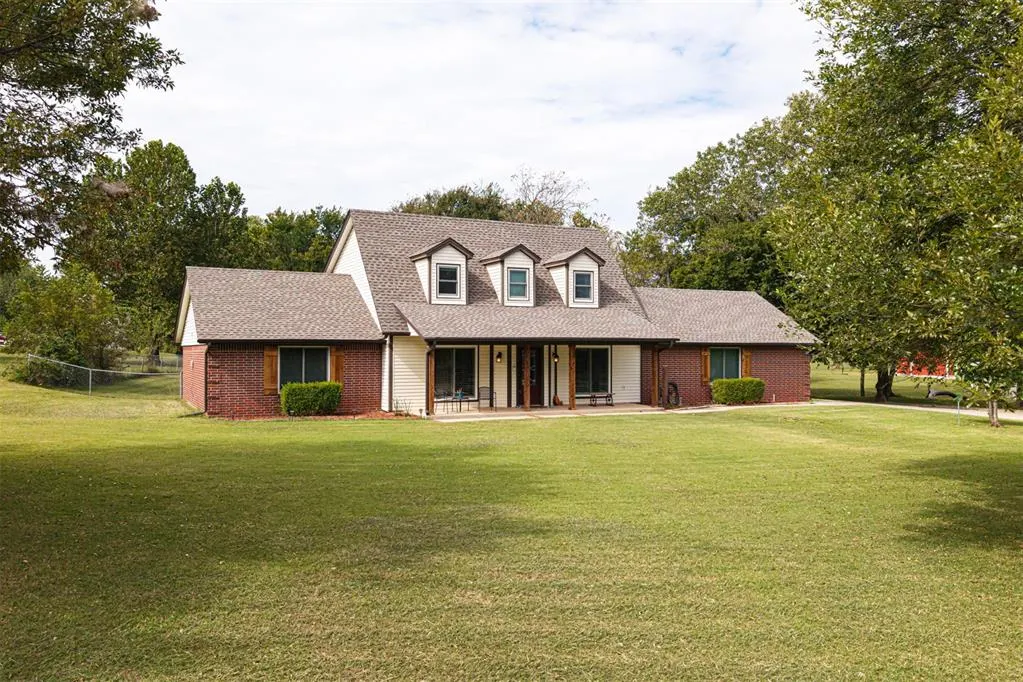 Photo 2 — 319 E Cedar Drive, Tuttle, OK 73089