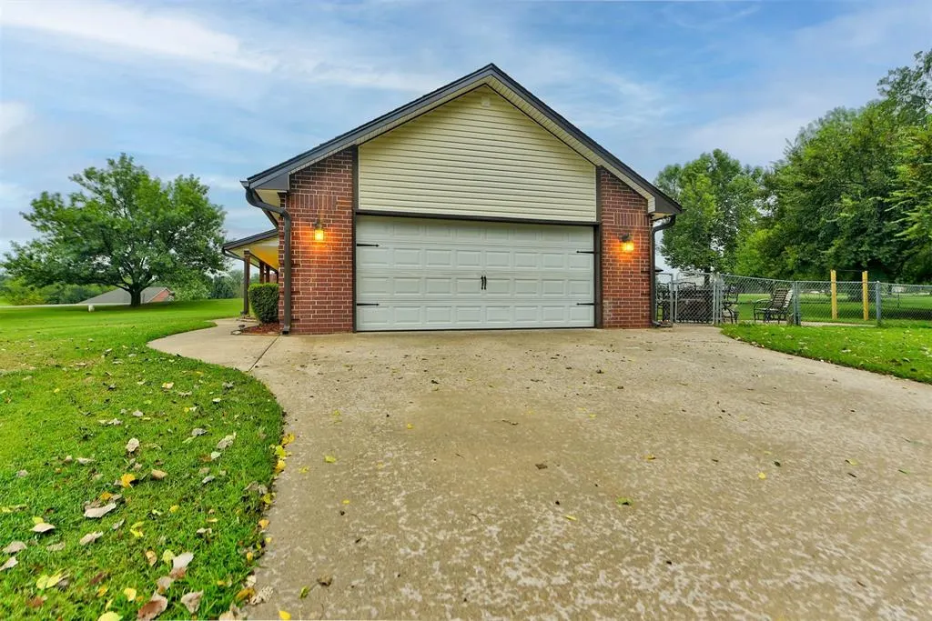 Photo 3 — 319 E Cedar Drive, Tuttle, OK 73089