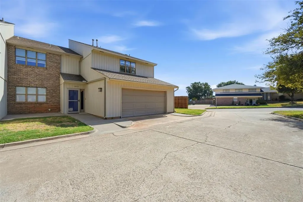 Front exterior — 1011 Mockingbird Lane, Clinton, OK 73601
