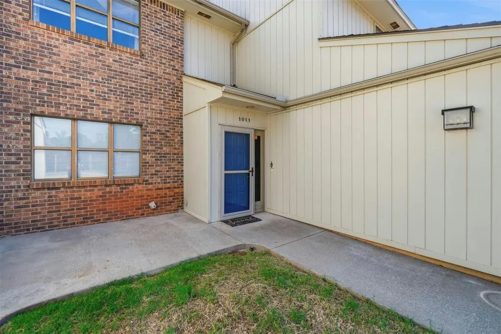 Photo 3 — 1011 Mockingbird Lane, Clinton, OK 73601