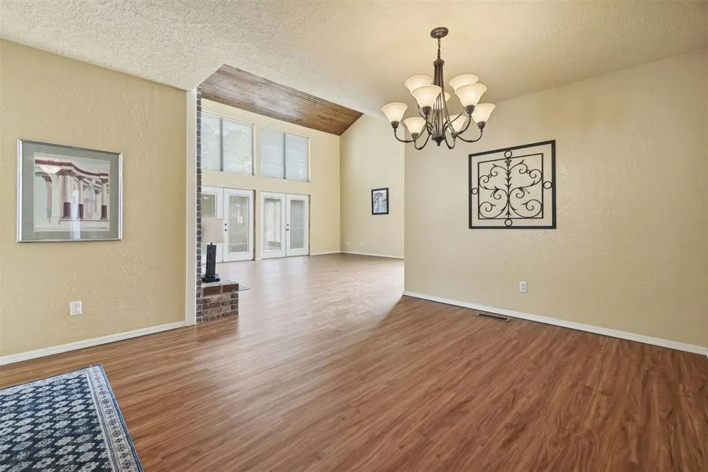 Photo 9 — 1011 Mockingbird Lane, Clinton, OK 73601
