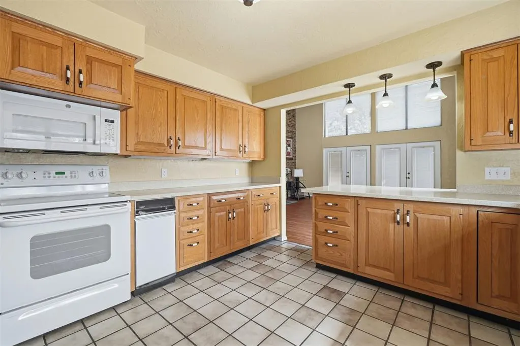 Photo 12 — 1011 Mockingbird Lane, Clinton, OK 73601