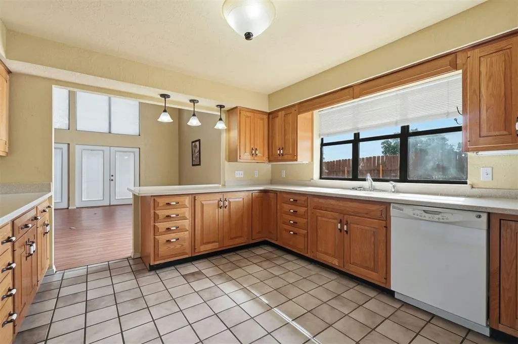 Photo 13 — 1011 Mockingbird Lane, Clinton, OK 73601