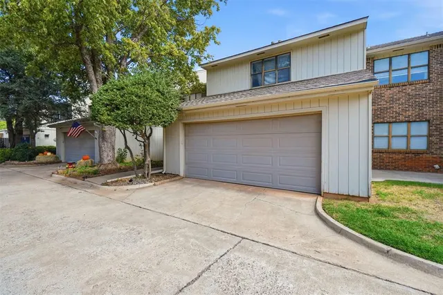 Photo 3 — 1009 Mockingbird Lane, Clinton, OK 73601