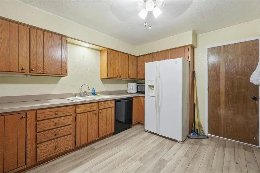 Photo 9 — 1009 Mockingbird Lane, Clinton, OK 73601