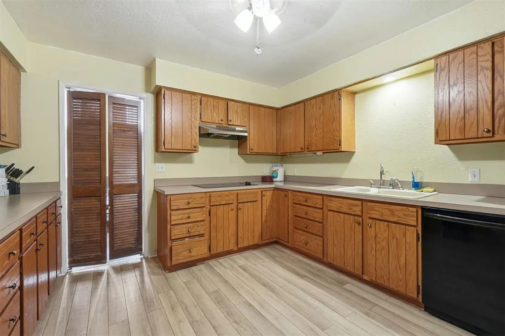 Photo 12 — 1009 Mockingbird Lane, Clinton, OK 73601