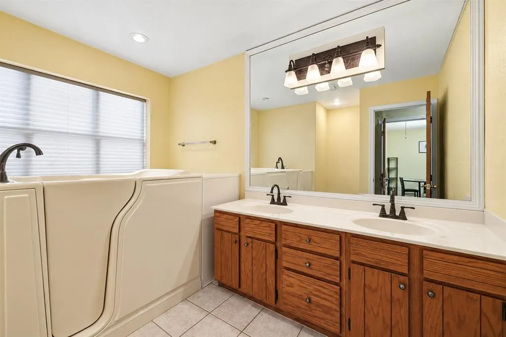 Photo 16 — 1009 Mockingbird Lane, Clinton, OK 73601