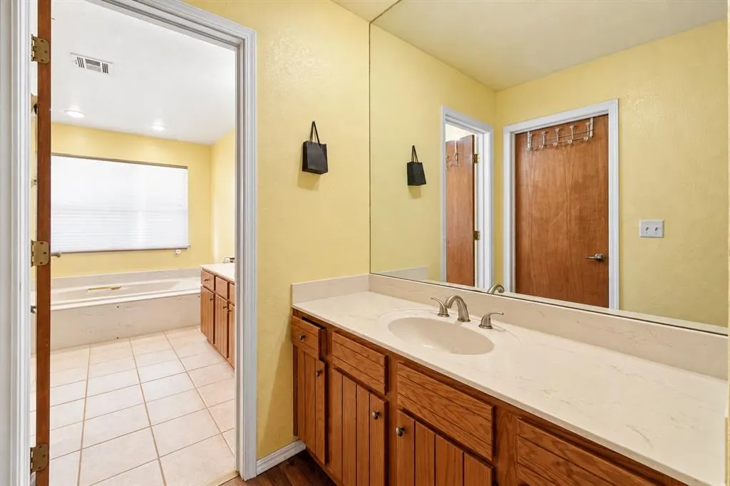Photo 21 — 1009 Mockingbird Lane, Clinton, OK 73601
