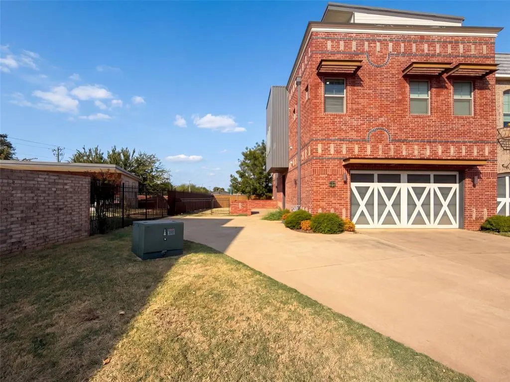 Front exterior — 549 S Fretz Avenue, Edmond, OK 73003