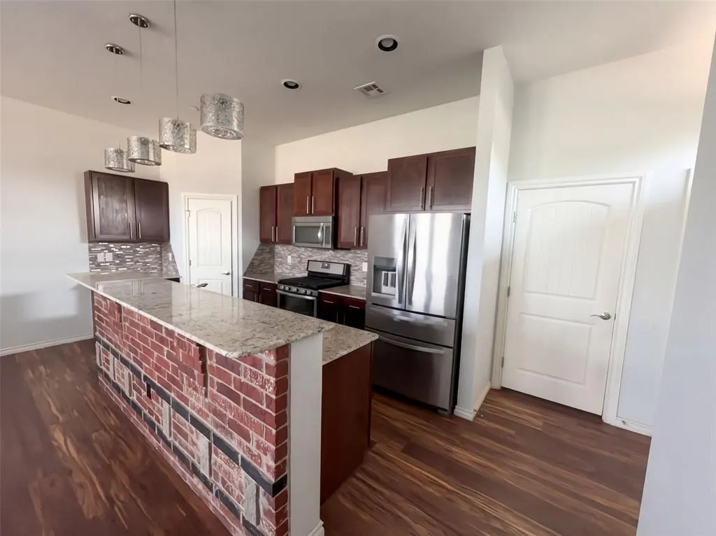 Photo 2 — 549 S Fretz Avenue, Edmond, OK 73003