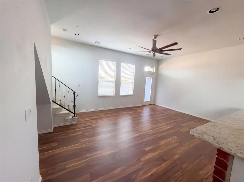 Photo 3 — 549 S Fretz Avenue, Edmond, OK 73003