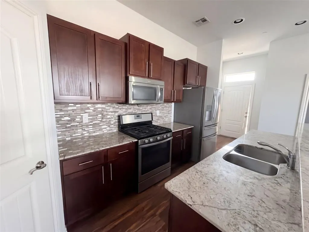 Photo 7 — 549 S Fretz Avenue, Edmond, OK 73003