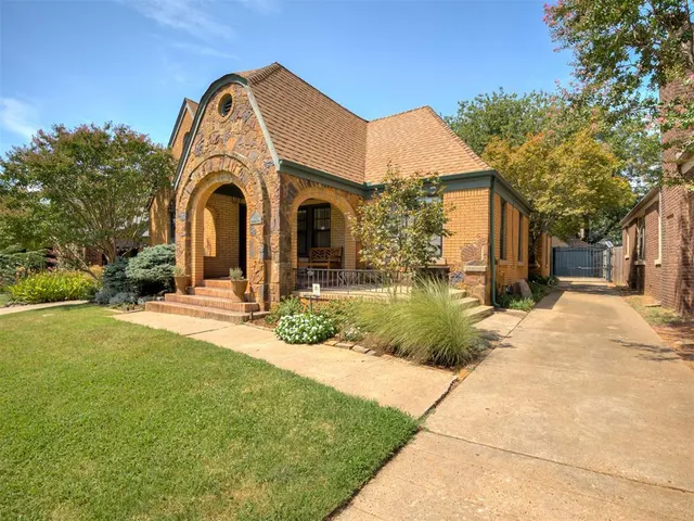 Photo 2 — 217 Edgemere Court, Oklahoma City, OK 73118