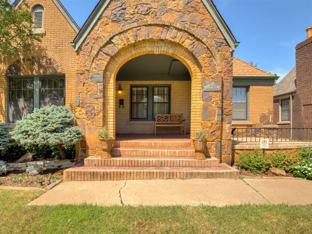 Photo 3 — 217 Edgemere Court, Oklahoma City, OK 73118