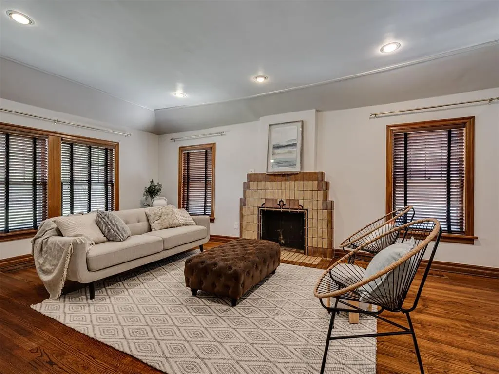 Photo 5 — 217 Edgemere Court, Oklahoma City, OK 73118