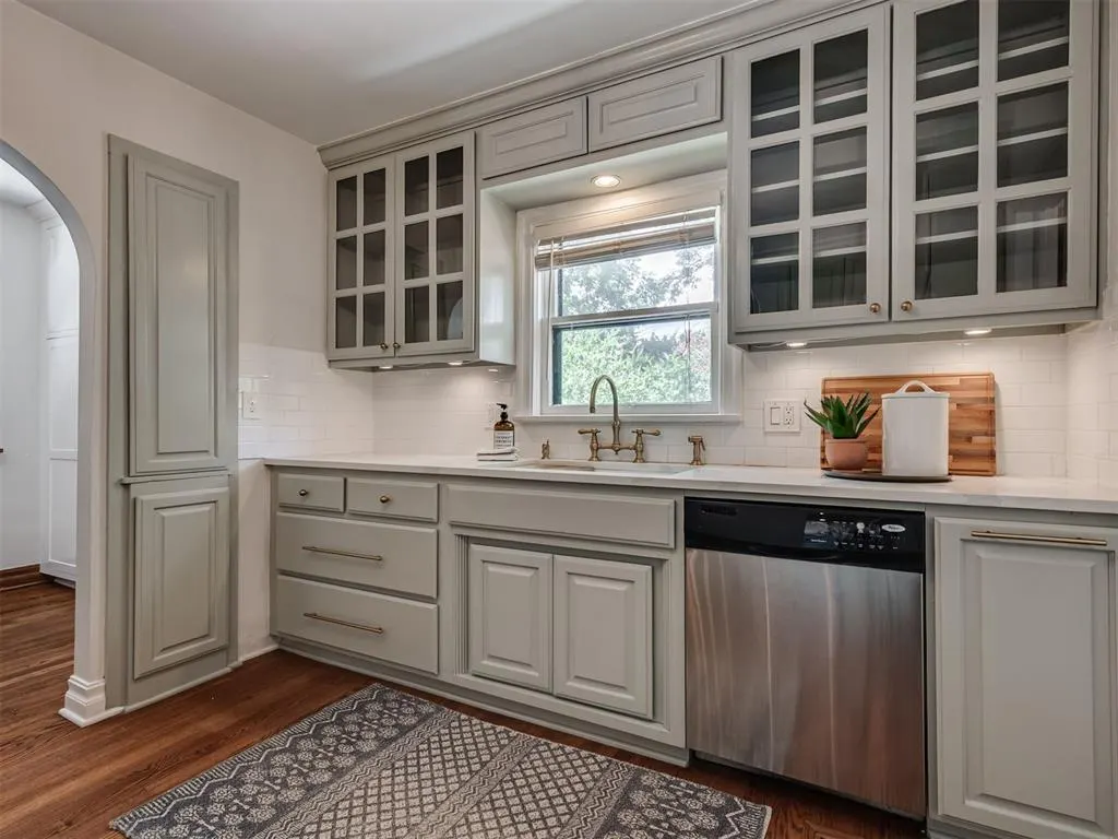 Photo 9 — 217 Edgemere Court, Oklahoma City, OK 73118