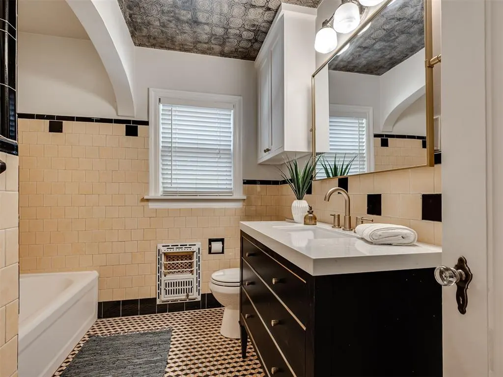 Photo 33 — 217 Edgemere Court, Oklahoma City, OK 73118