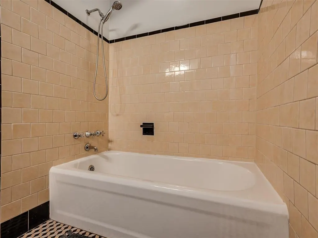 Photo 34 — 217 Edgemere Court, Oklahoma City, OK 73118
