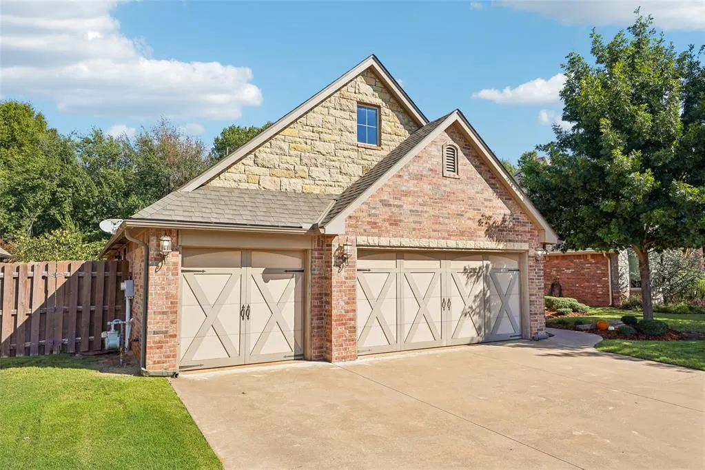 Photo 2 — 3917 Lakeshire Ridge Court, Edmond, OK 73034