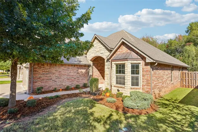 Photo 3 — 3917 Lakeshire Ridge Court, Edmond, OK 73034