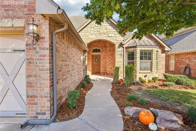 Photo 4 — 3917 Lakeshire Ridge Court, Edmond, OK 73034