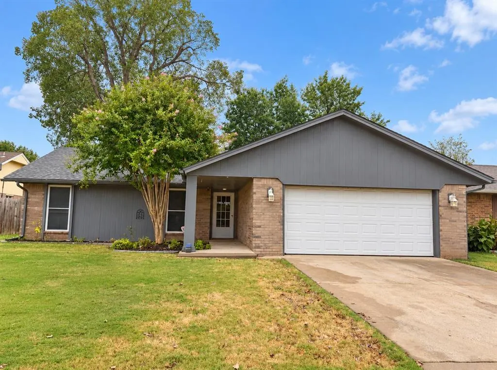 Front exterior — 816 N Stout Circle, Moore, OK 73170