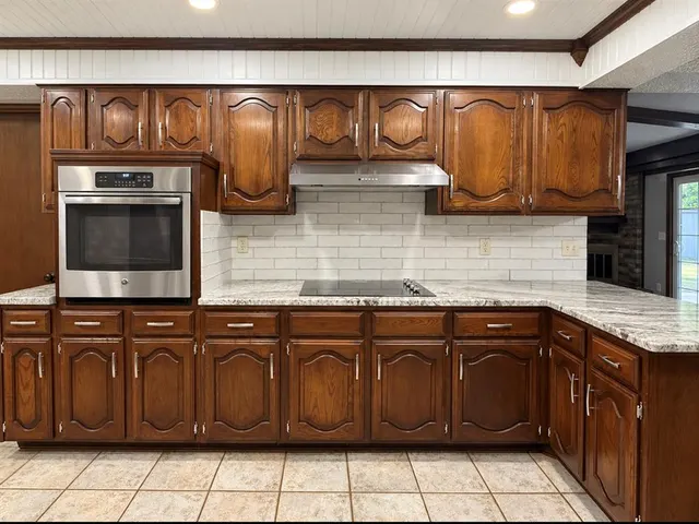 Photo 6 — 816 N Stout Circle, Moore, OK 73170
