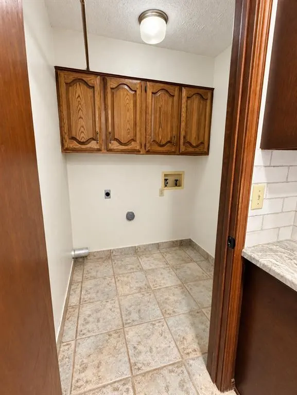 Photo 15 — 816 N Stout Circle, Moore, OK 73170