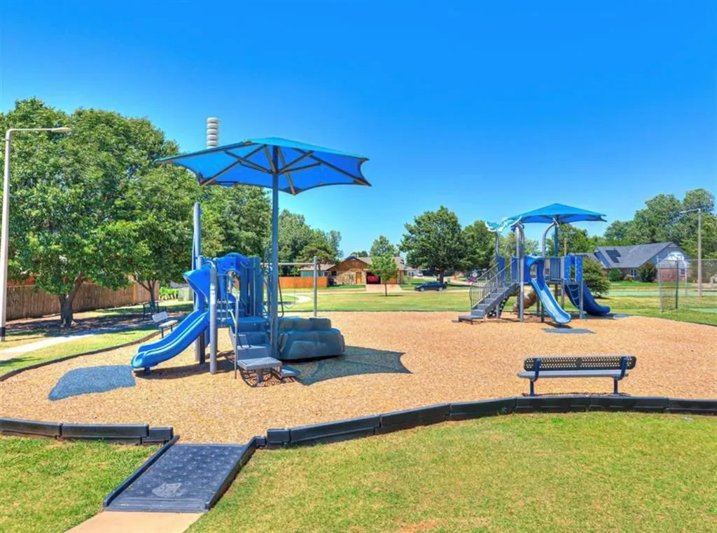 Photo 36 — 816 N Stout Circle, Moore, OK 73170