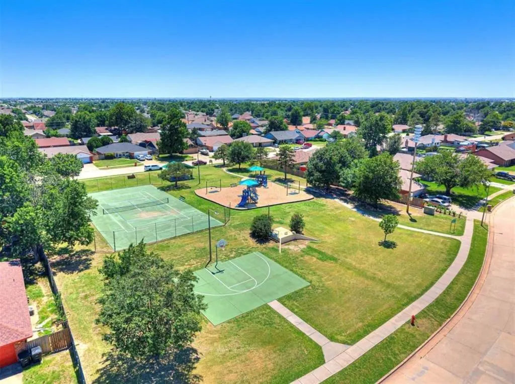 Photo 38 — 816 N Stout Circle, Moore, OK 73170