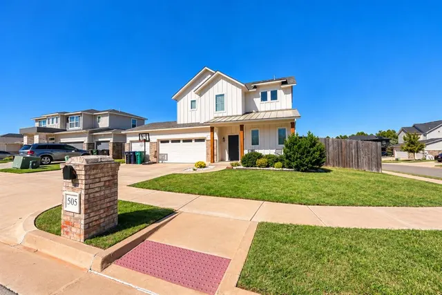 Photo 2 — 505 NW 182nd Street, Edmond, OK 73012