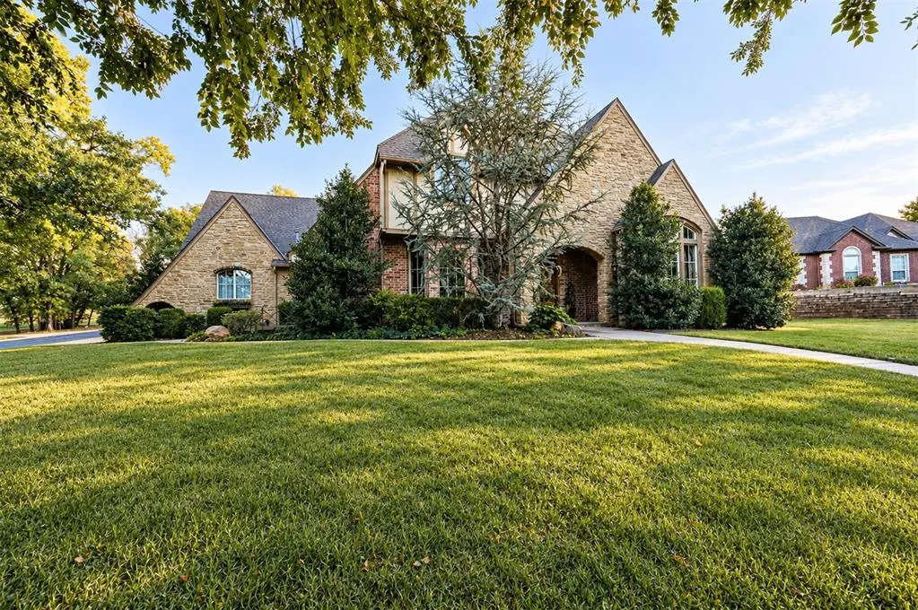 Front exterior — 1956 Ella Court, Edmond, OK 73034