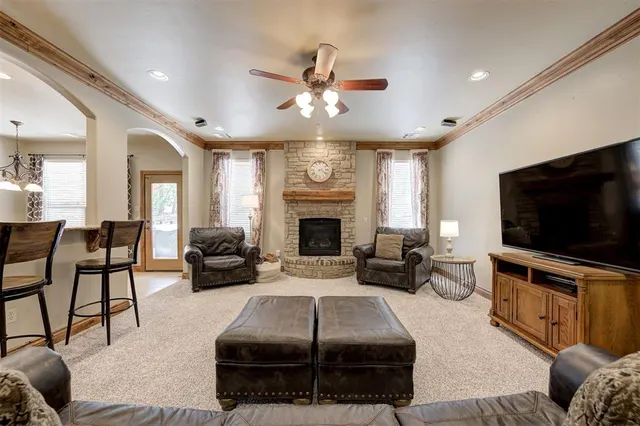 Photo 4 — 1956 Ella Court, Edmond, OK 73034
