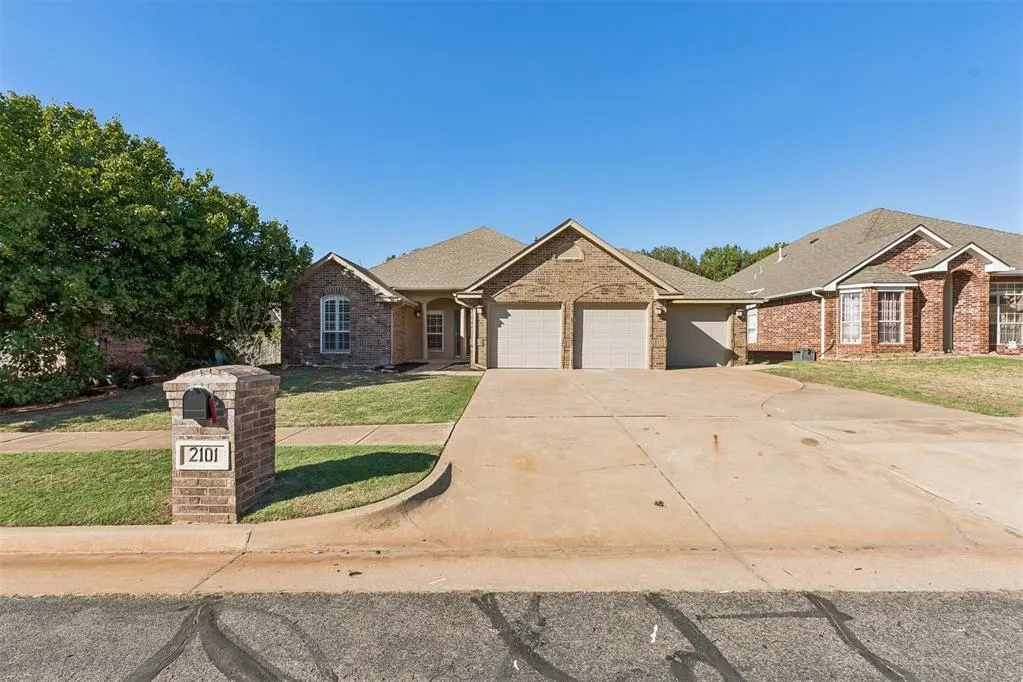 Front exterior — 2101 Del Simmons Drive, Edmond, OK 73003