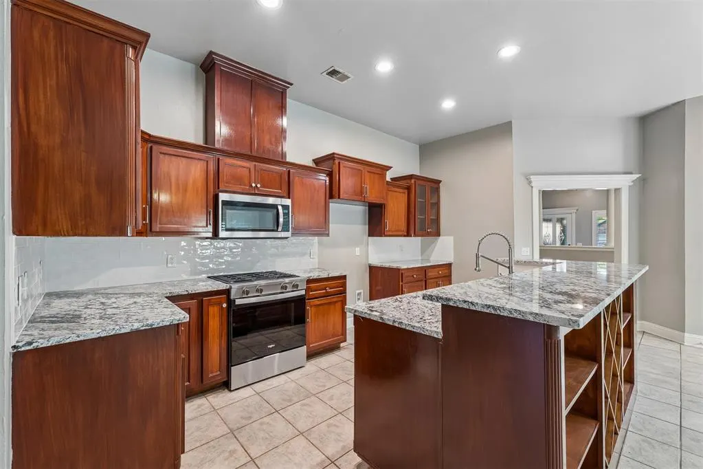 Photo 3 — 2101 Del Simmons Drive, Edmond, OK 73003