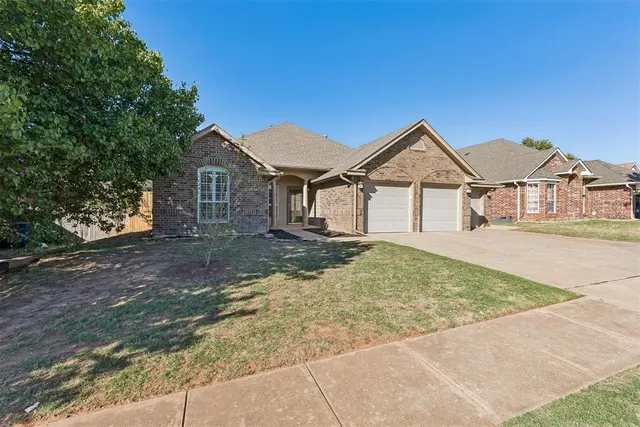Photo 5 — 2101 Del Simmons Drive, Edmond, OK 73003